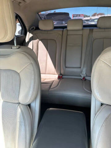 2017 Lincoln Continental Select