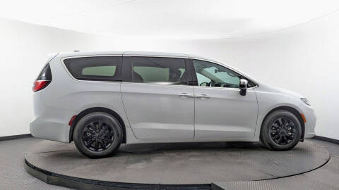 2023 Chrysler Pacifica Plug-In Hybrid Limited
