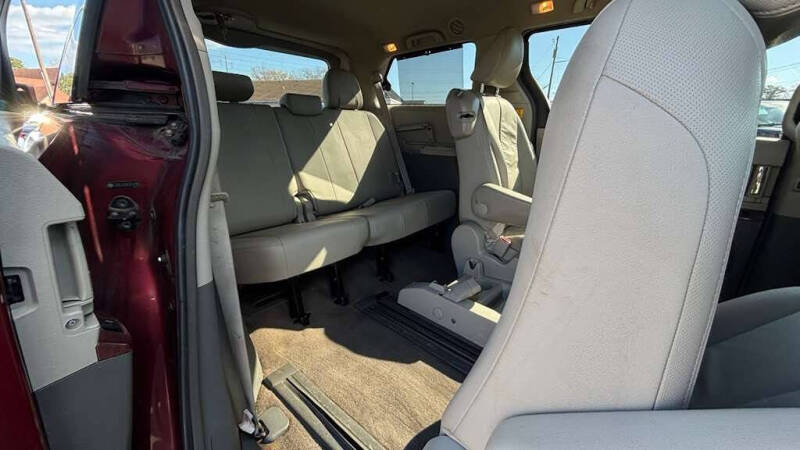 2012 Toyota Sienna XLE 8-Passenger