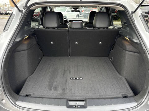 2025 Nissan Kicks SR