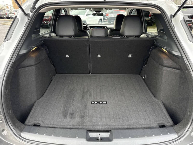 2025 Nissan Kicks SR