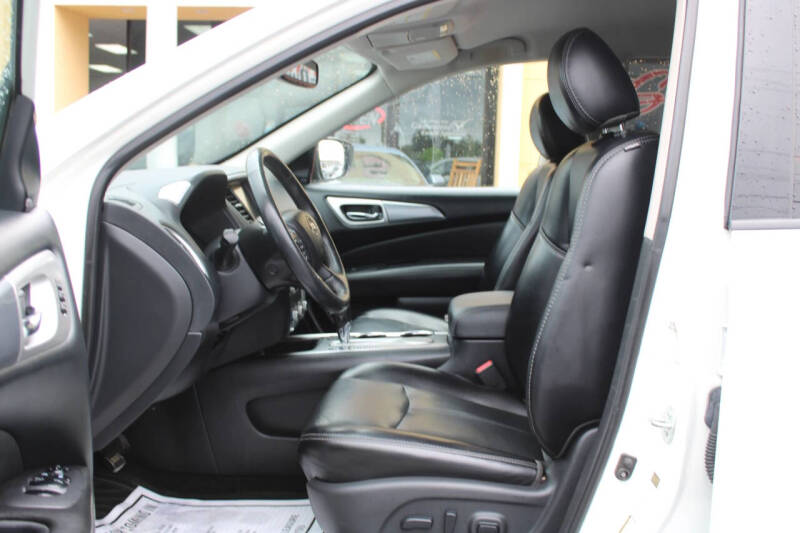 2020 Nissan Pathfinder SL