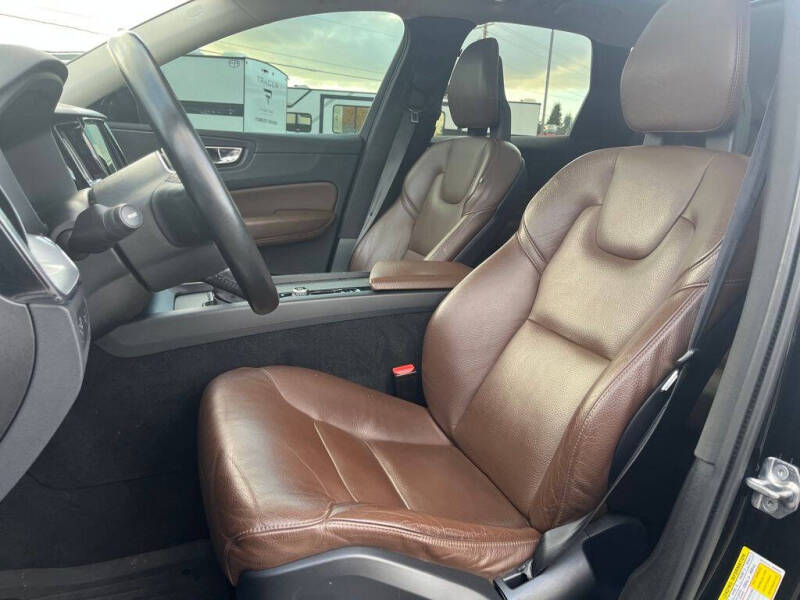 2018 Volvo XC60 T5 Momentum