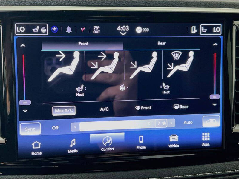 2027 Chrysler Pacifica Select