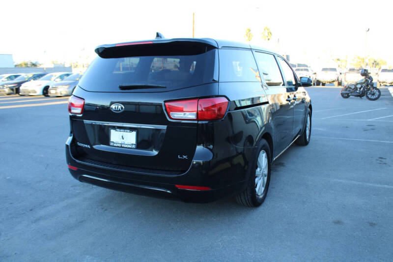 2017 Kia Sedona LX