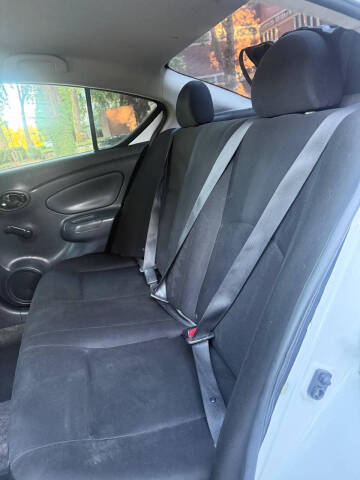 2015 Nissan Versa 1.6 S Plus