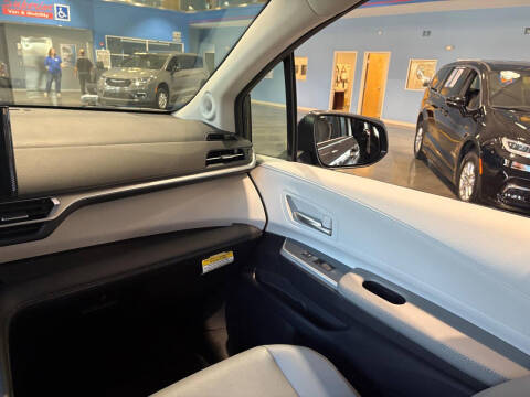 2025 Toyota Sienna XLE 7-Passenger