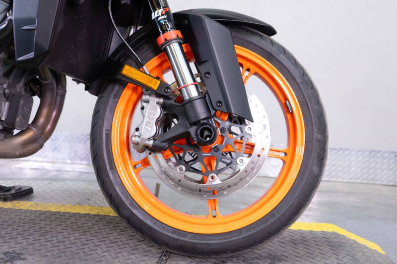 2024 KTM 990 Duke