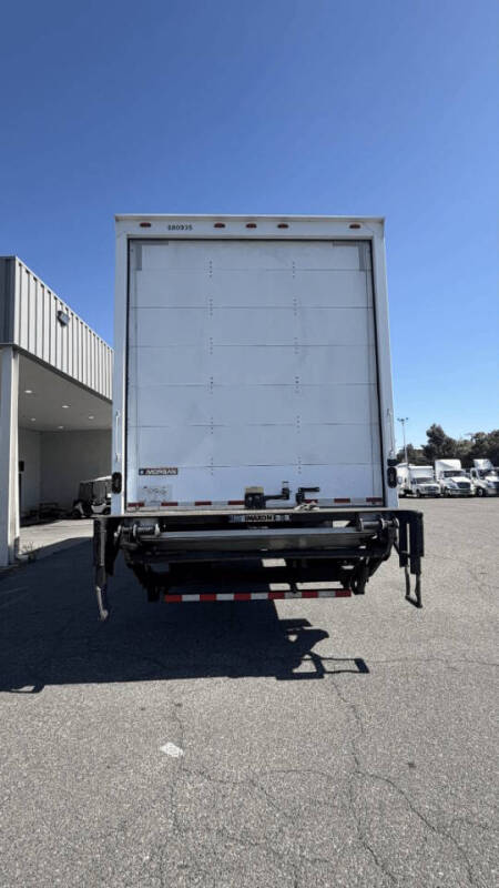 2018 Freightliner M2 106