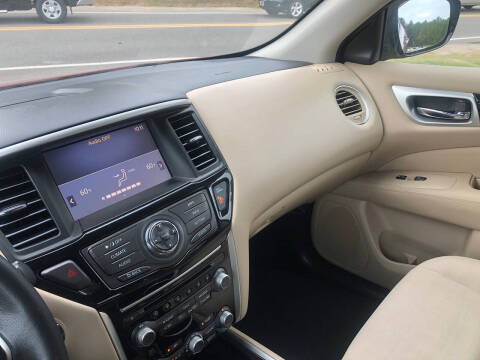 2017 Nissan Pathfinder SV