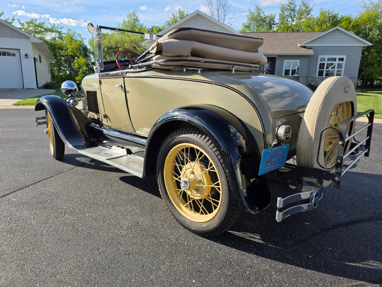 1928 Ford Roadster 3
