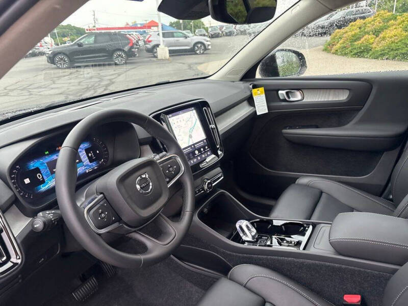 2026 Volvo XC40 B5 Plus