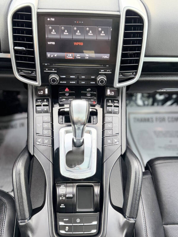 2017 Porsche Cayenne Platinum Edition