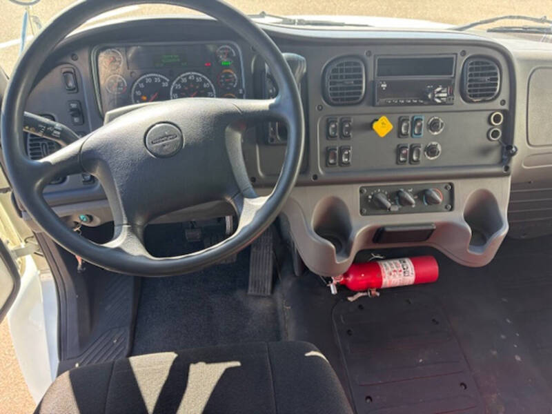 2019 Freightliner M2 106