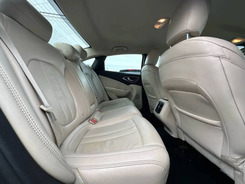 2016 Chrysler 200 Limited Platinum