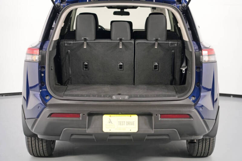 2022 Nissan Pathfinder SV