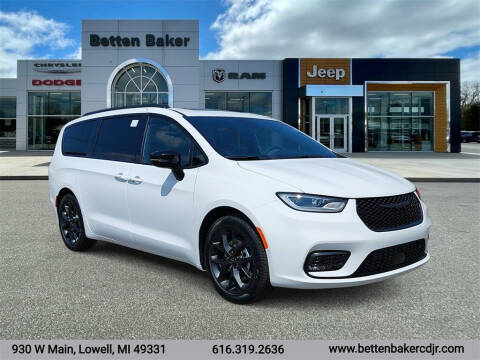 2023 Chrysler Pacifica for sale at Betten Baker Chrysler Dodge Jeep Ram in Lowell MI