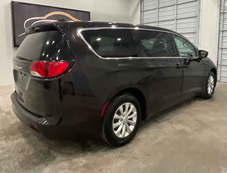 2018 Chrysler Pacifica LX