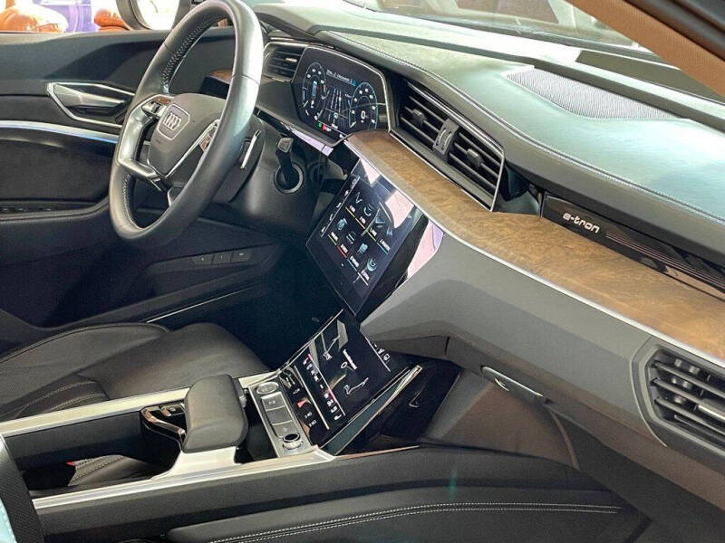 2019 Audi e-tron quattro Prestige
