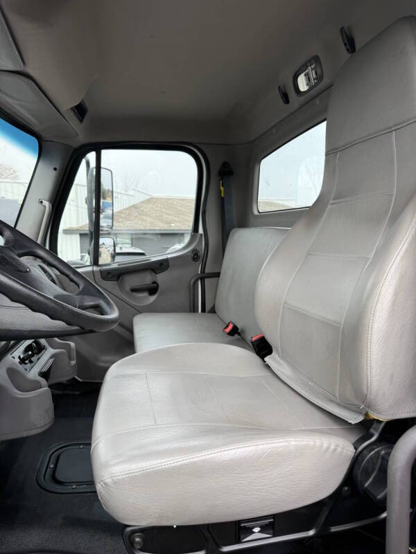 2022 Freightliner M2 106