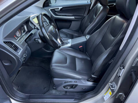 2016 Volvo XC60 T6 Platinum