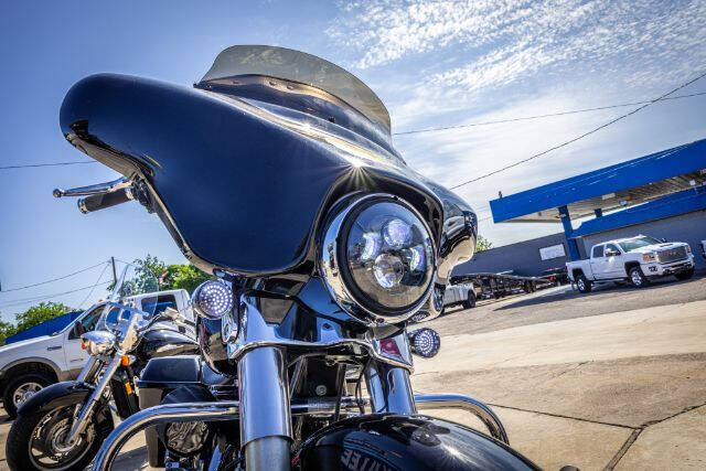 2011 Harley-Davidson FLHXI