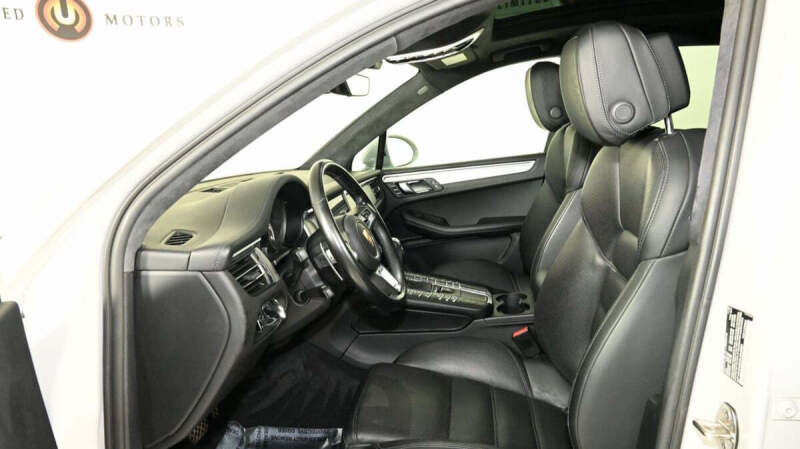 2021 Porsche Macan Turbo