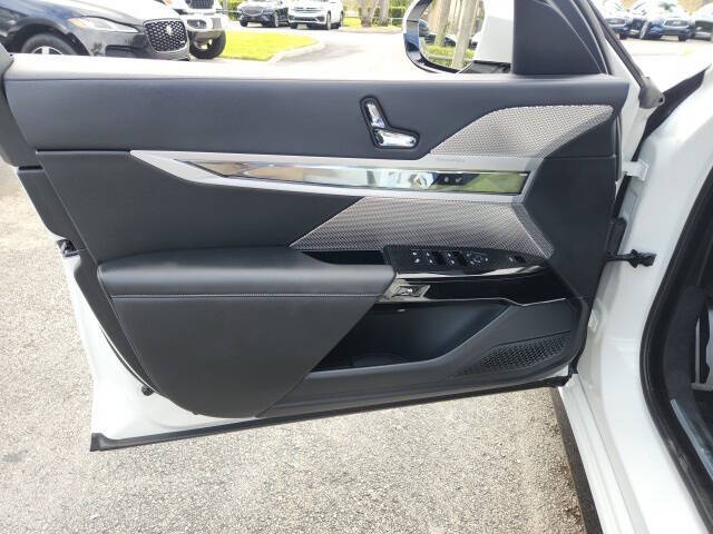 2023 BMW 7 Series 740i