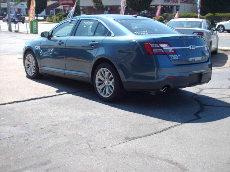 2018 Ford Taurus Limited