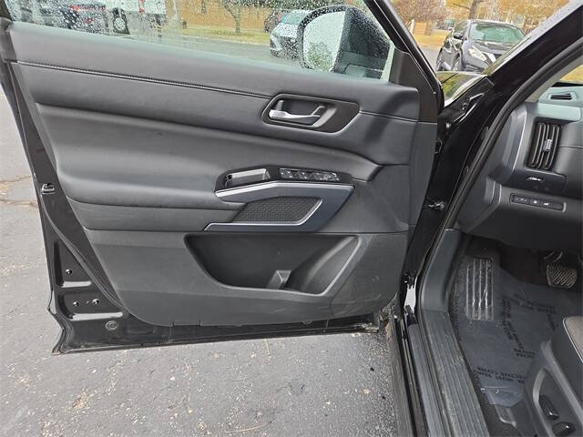 2025 Nissan Pathfinder SL