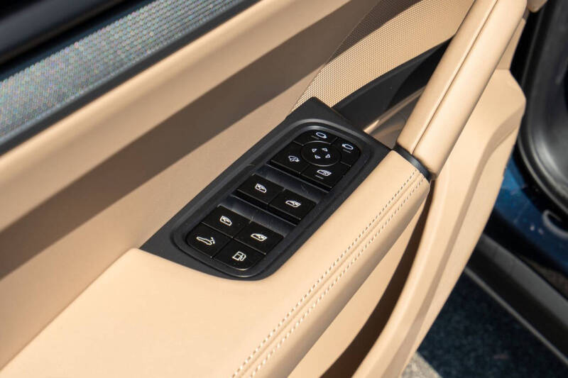 2025 Porsche Cayenne E-Hybrid Coupe