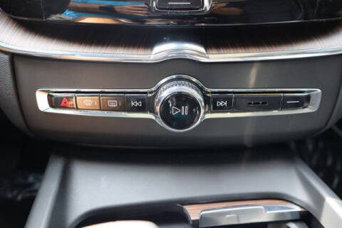 2022 Volvo XC60 B5 Momentum