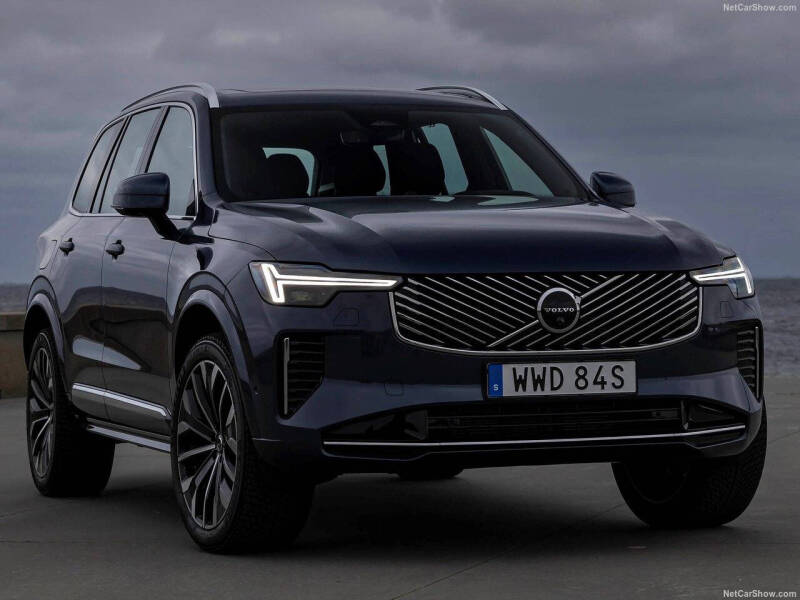 2025 Volvo XC90 B5 Core Bright Theme