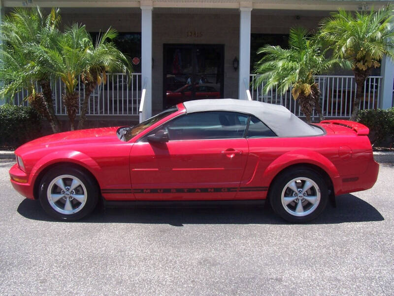 2005 Ford Mustang V6 Deluxe