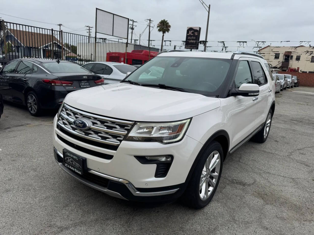 Off white 2018 Ford Explorer Limited Limited 4dr SUV 20