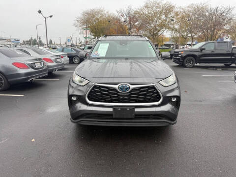 2022 Toyota Highlander Hybrid XLE