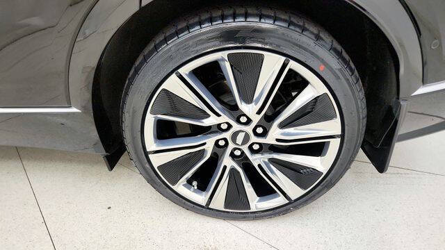 2024 Cadillac LYRIQ Luxury 1