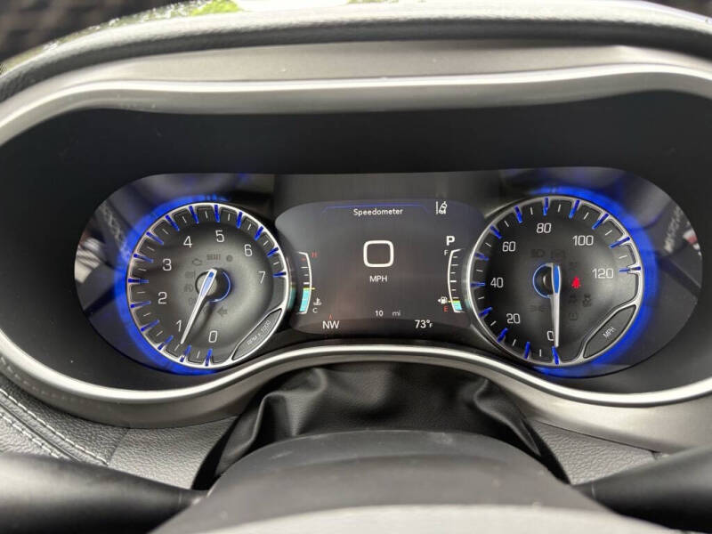 2025 Chrysler Pacifica Select