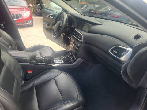 2017 Infiniti QX30 Luxury