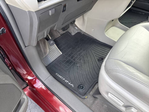 2015 Toyota Sienna XLE 8-Passenger