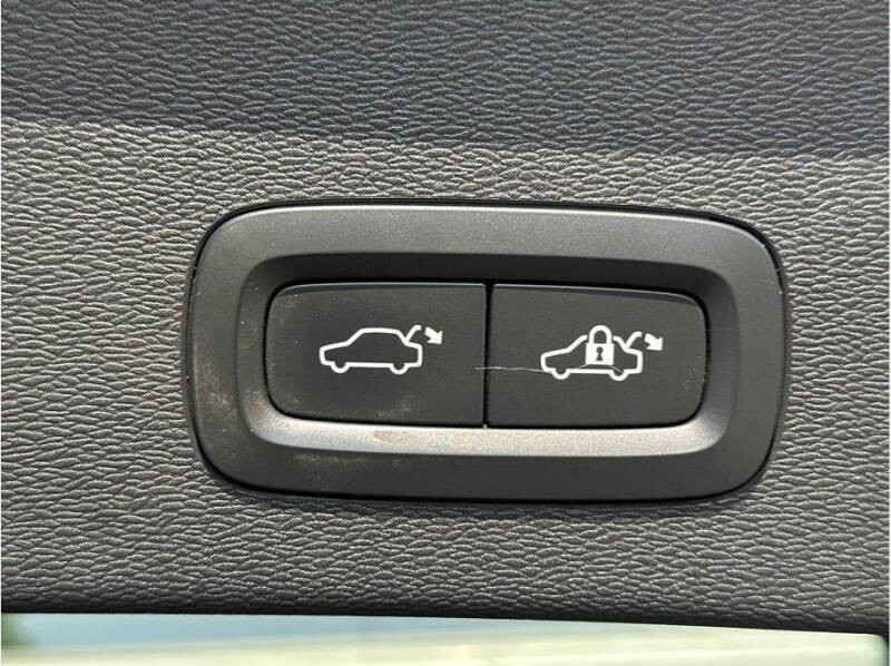 2022 Volvo C40 Recharge Pure Electric P8