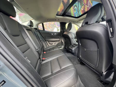 2023 Volvo S60 B5 Ultimate Bright Theme