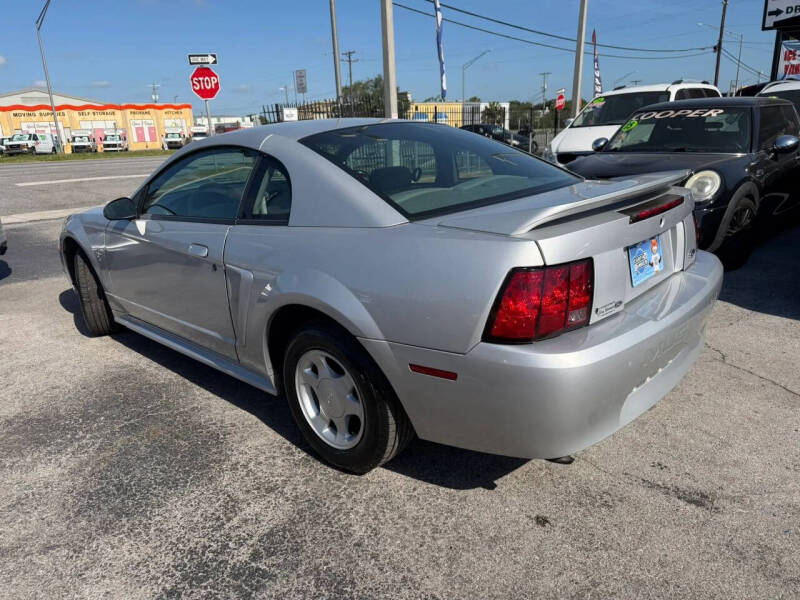 2000 Ford Mustang