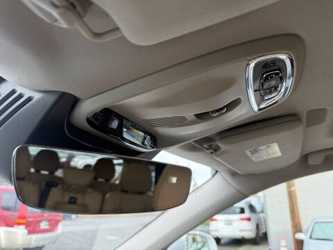 2016 Volvo XC90 T8 eAWD Momentum