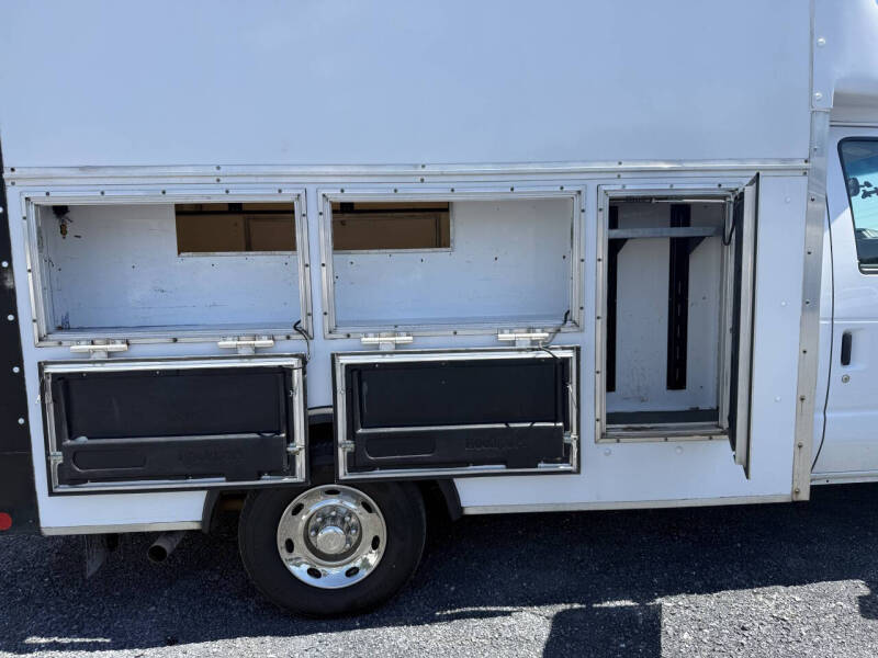 2017 Ford E-Series E-350 SD