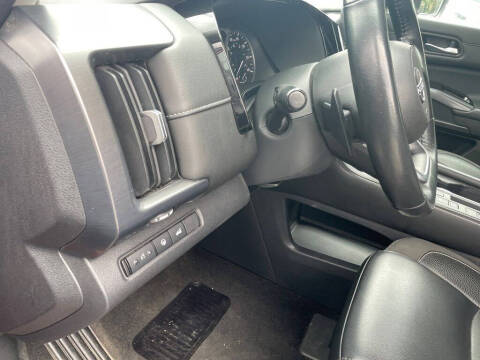 2022 Nissan Pathfinder SL