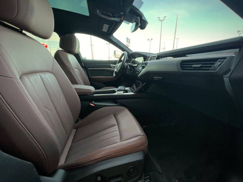 2023 Audi e-tron quattro Premium Plus