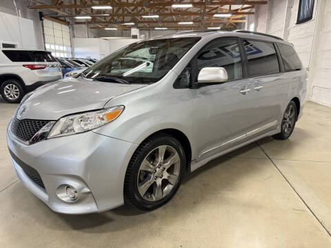 2013 Toyota Sienna SE 8-Passenger