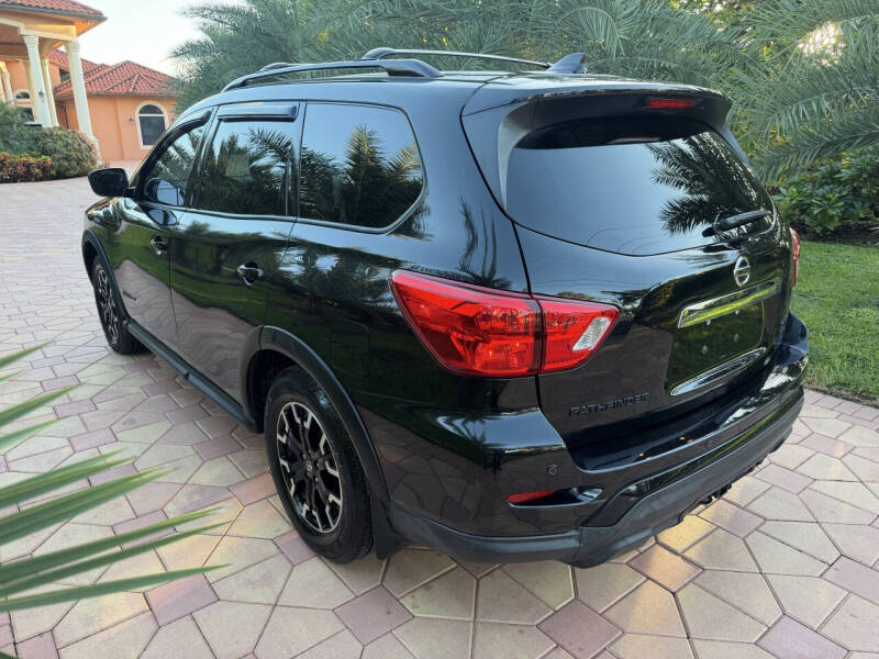 2020 Nissan Pathfinder SV