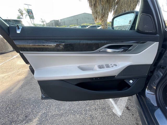 2022 BMW 7 Series 745e xDrive